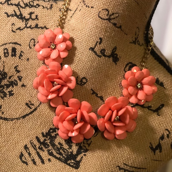 J CREW PETAL FLOWER STATEMENT NECKLACE - Picture 7 of 7